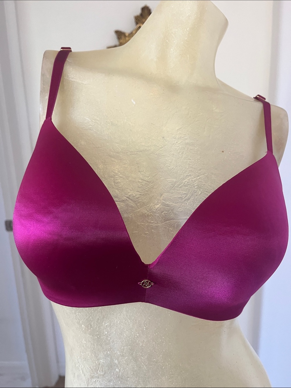 Victoria's Secret Satin Plunge Padded Wireless Bra